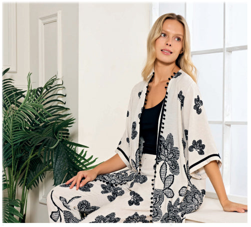 Chic Floral Loungewear Set with Kimono-Style Top and Relaxed Pants