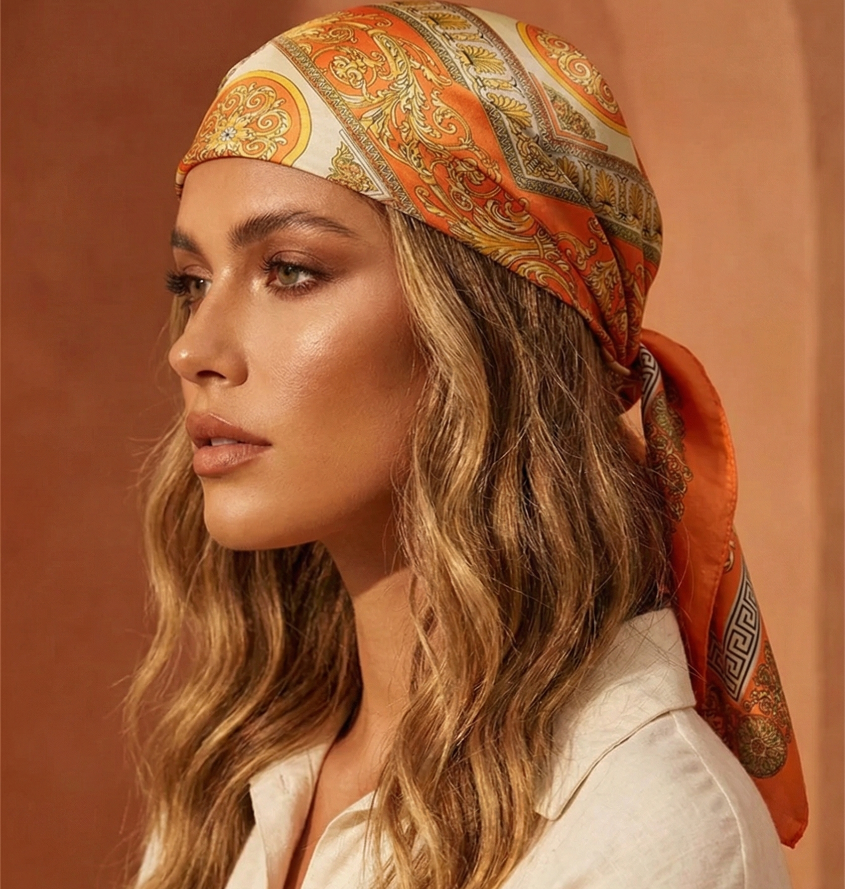 وشاح حريري مربع من الساتان ناعم الملمس – 70x70 سم | لمسة أنيقة