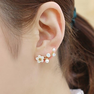 Elegant Crystal Flower Stud Earrings
 
 Add a touch of elegance to your outfit with these trendy crystal flower stud earrings. The irregular shape and intricate design make them a perfect accessory forGlam DuchessGlam DuchessElegant Crystal Flower Stud Earrings