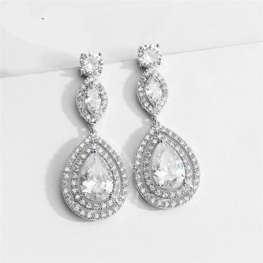 Waterdrop Cubic Zirconia Bridal Earrings
 
 Add a touch of elegance to your bridal ensemble with our Waterdrop Cubic Zirconia Bridal Earrings. These exquisite earrings feature:
 
 
Style: TRENDY
 
Stone FoGlam DuchessGlam DuchessWaterdrop Cubic Zirconia Bridal Earrings