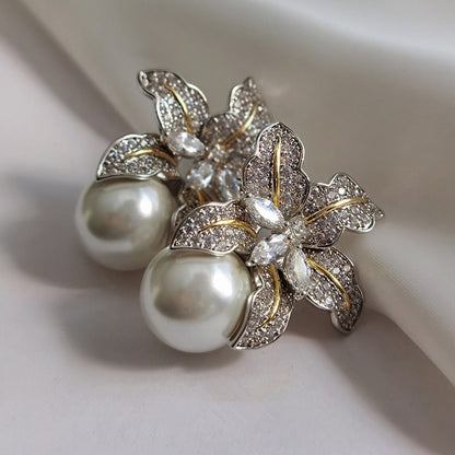 Floral Pearl Stud Earrings
 
 Enhance your style with these trendy Flower Pearl Stud Earrings. The geometric shape and simulated-pearl design add a touch of elegance to any outfit.
 
 
MateriGlam DuchessGlam DuchessFloral Pearl Stud Earrings