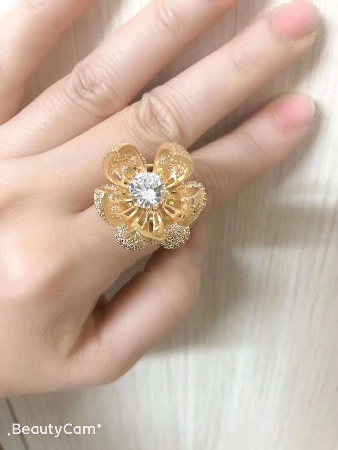 Elegant Flower Bud Zircon Ring